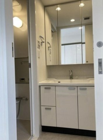 洗面設備　コンパクトで使いやすい洗面所