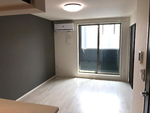 居室・リビング　室内