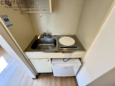 キッチン　ミニ冷蔵庫・電気コンロ付きのキッチン♪