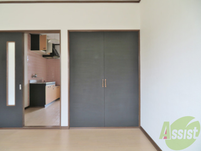 収納　収納はこちらのクローゼットをお使いください。