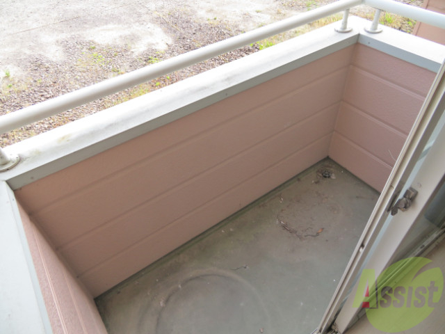 バルコニー　バルコニーは幅もしっかりあって洗濯物がはかどりそうですね。