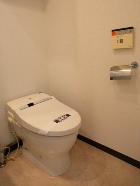 トイレ　温水洗浄便座