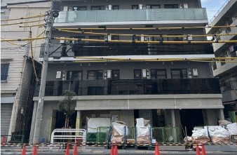 エントランス　落ち着いたエントランスです