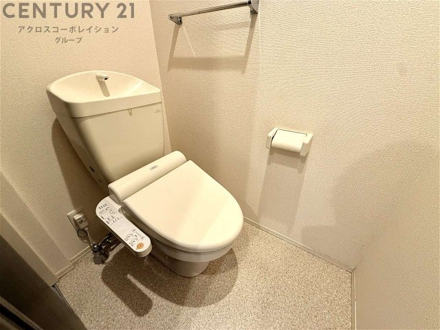 トイレ　温水洗浄便座付きで便利♪