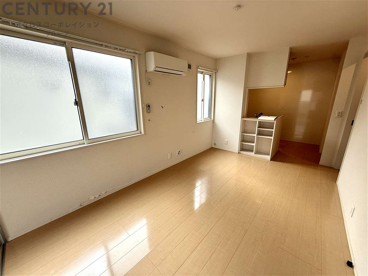 居室・リビング　エアコン付きで快適に過ごせます♪