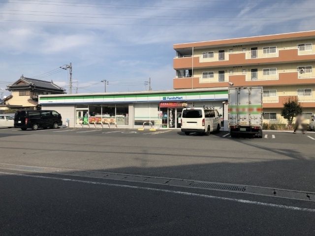コンビニ　ファミリーマート高知神田東店（コンビニ）まで288m