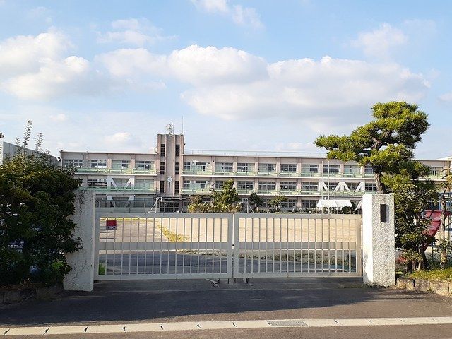 小学校　岩倉市立　岩倉北小学校（小学校）まで750m