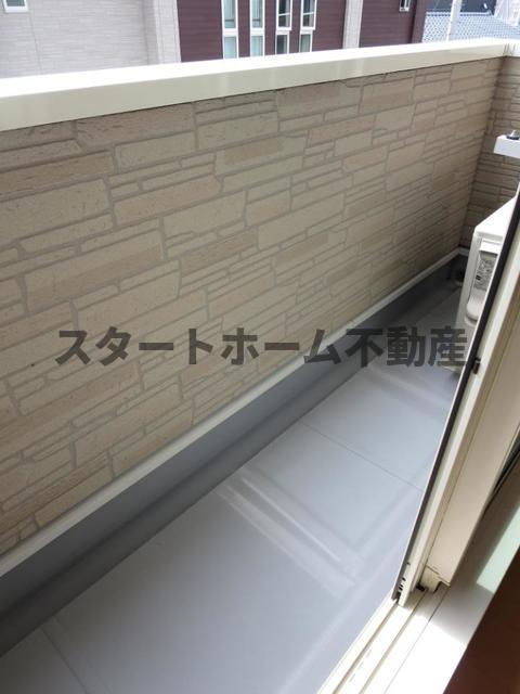 バルコニー　開放的で明るい空間を演出してくれるバルコニーです