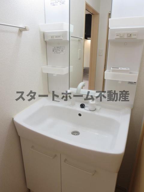 洗面設備　コンパクトで使いやすい洗面所