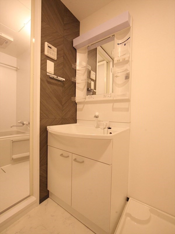 洗面設備　脱衣所　独立洗面台（シャンプードレッサー付）