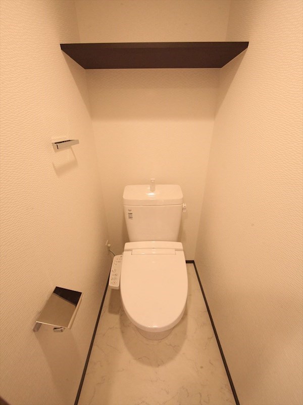 トイレ　温水洗浄暖房便座付トイレ