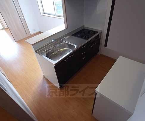 キッチン　３口ガスコンロ付き