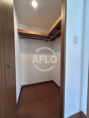 収納　アクアスイート新大阪　クローゼット
