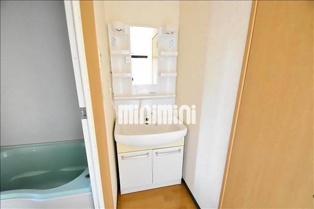 洗面設備　朝の準備に活躍な独立洗面台です