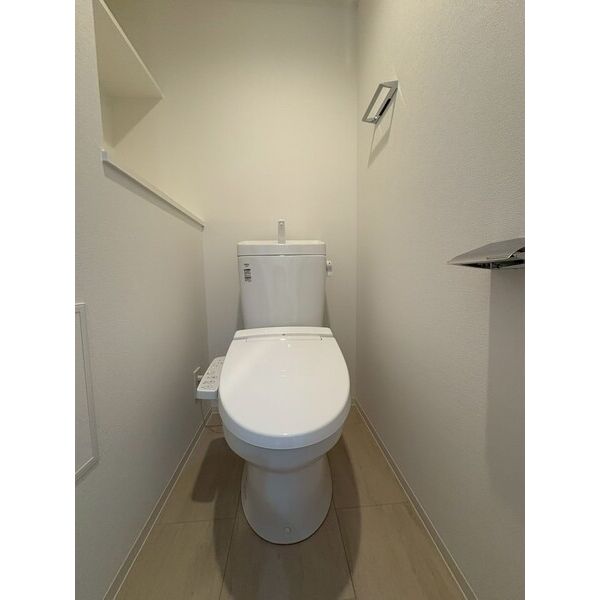 トイレ　※別部屋の参考写真、現況優先※