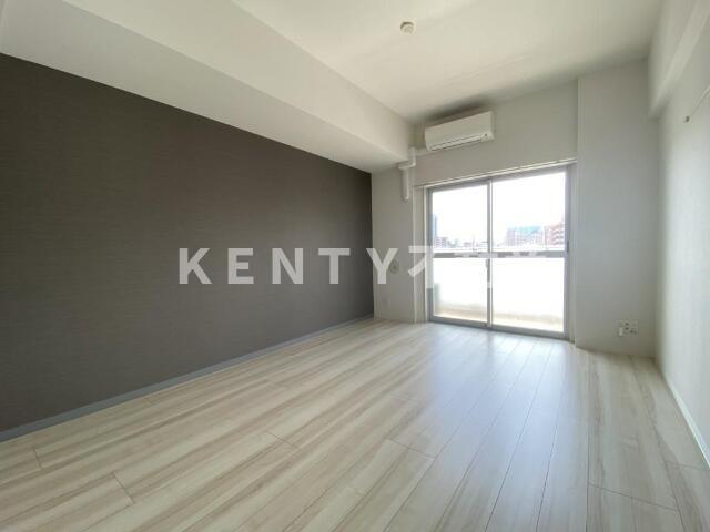 その他部屋・スペース　落ち着いた色調の寝室です