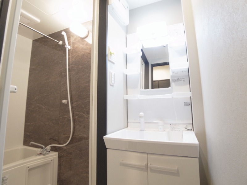 バス・シャワールーム　同物件別部屋写真