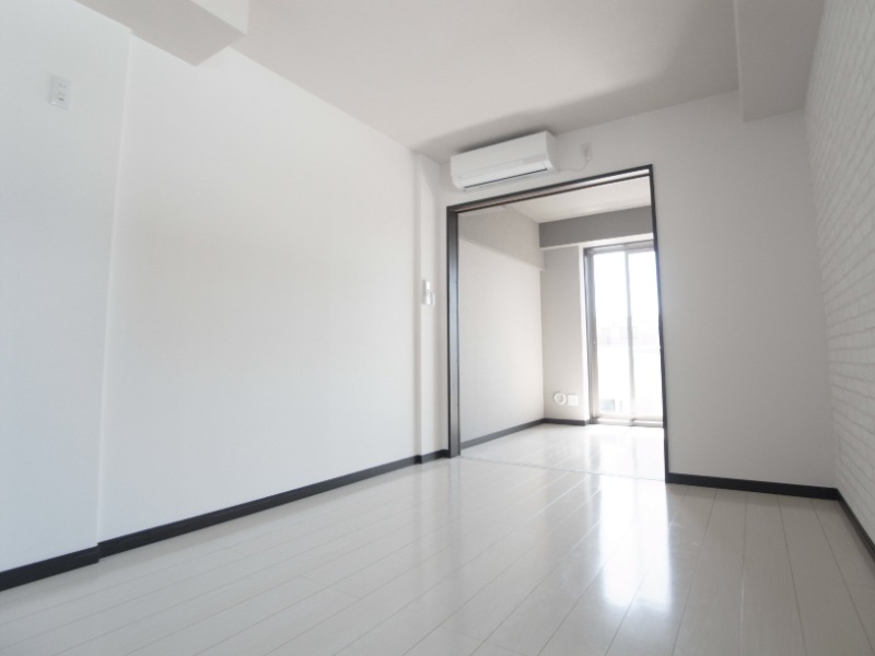 居室・リビング　同物件別部屋写真