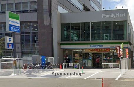 コンビニ　ファミリーマート（コンビニ）まで589m