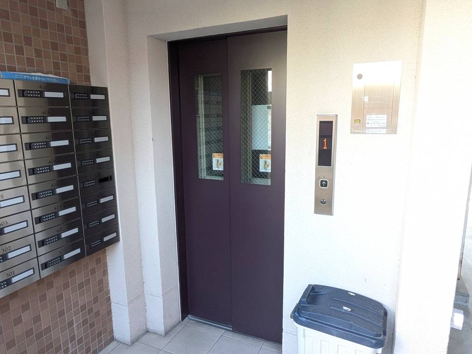 エントランス　エレベーター