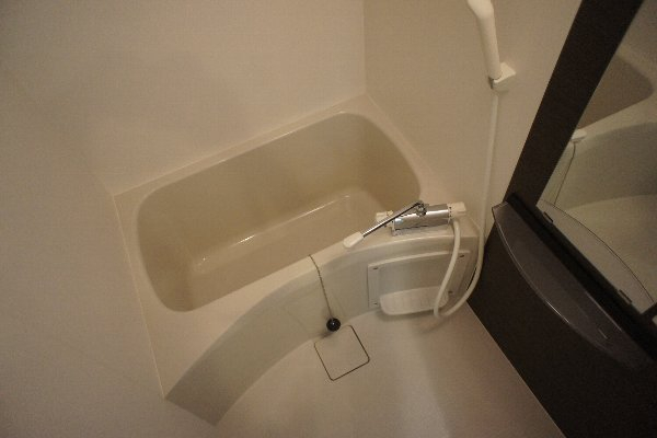 バス・シャワールーム　ゆったり過ごせるお風呂です