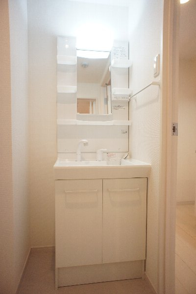 洗面設備　使いやすい独立洗面台です