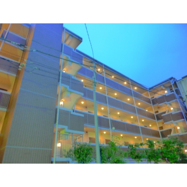 建物外観　５階建ての賃貸マンション