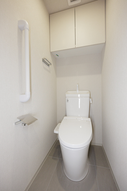 トイレ　※写真は同タイプ住戸です。