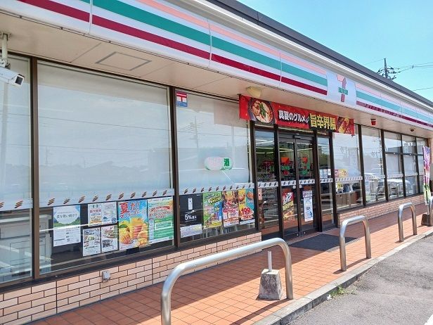 コンビニ　セブンイレブン新町中河原店（コンビニ）まで750m