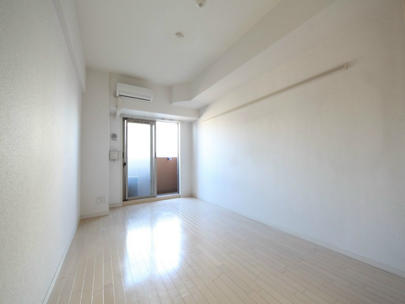 その他　洋室8.2帖　エアコン付　家具家電ご用意できます