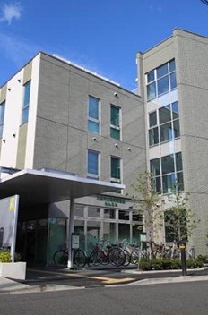 図書館　三鷹市立南部図書館みんなみ（図書館）まで605m