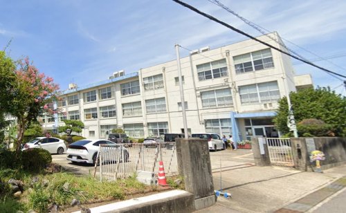 小学校　扶桑町立高雄小学校（小学校）まで559m