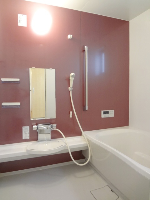 バス・シャワールーム　お風呂で日々の疲れを落としましょう※別号室のお部屋になります