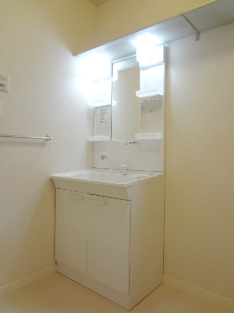 洗面設備　使いやすい洗面所です※別号室のお部屋になります。