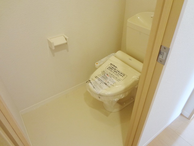 トイレ　清潔感のあるトイレです※別号室のお部屋になります。