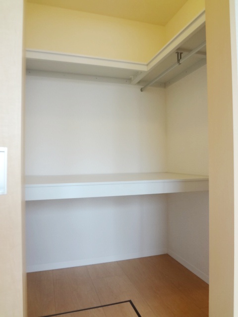 収納　大きなものも収納できそうです※別号室のお部屋になります。