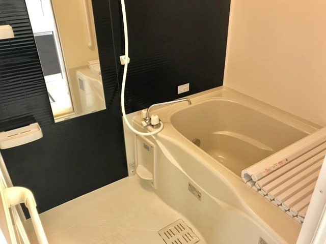 バス・シャワールーム　ゆったり過ごせるお風呂です