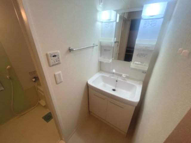 洗面設備　同建物内、別のお部屋の参考写真になります。