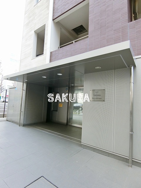 エントランス　重厚感のある建物デザイン♪