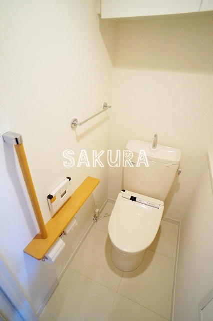 トイレ　嬉しい温水洗浄便座♪