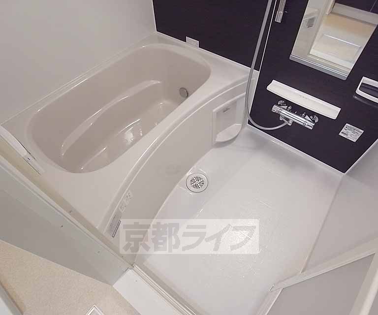 バス・シャワールーム　追焚き機能付いてます