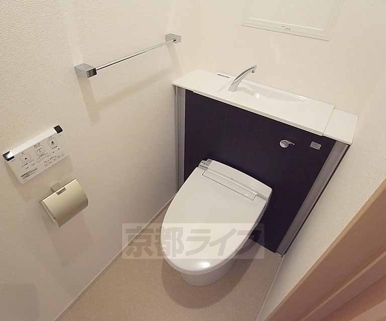 トイレ　シックなデザインのウォシュレットトイレです