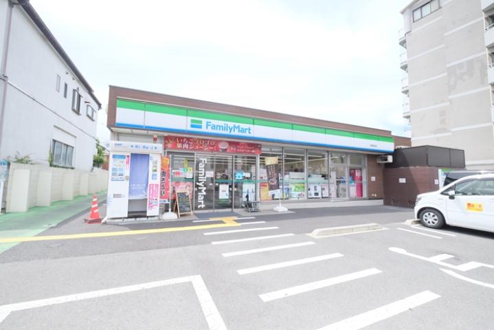 コンビニ　ファミリーマート川越田町店（コンビニ）まで104m