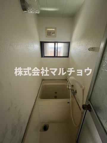 バス・シャワールーム　深く浸かれるお風呂です