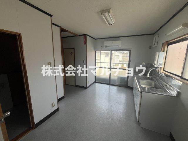 キッチン　ゆったり過ごせる居間です