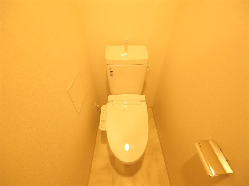 トイレ　温水洗浄暖房便座付トイレ
