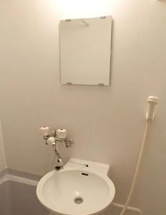 洗面設備　別部屋の写真を使用しております。