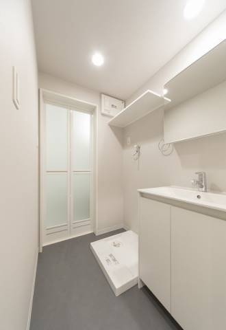 洗面設備　朝の支度にいかがでしょうか。