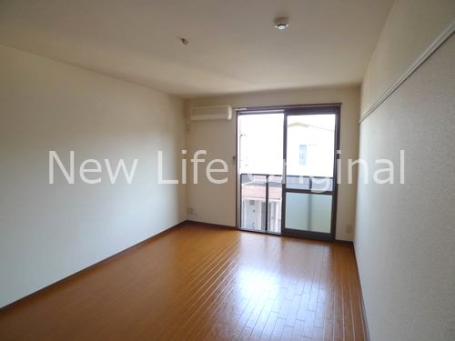 居室・リビング　明るい洋室8.3帖です☆