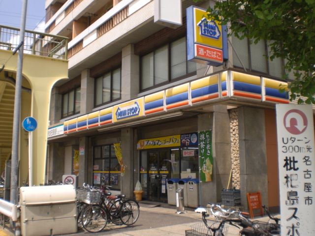 コンビニ　ミニストップ（コンビニ）まで200m